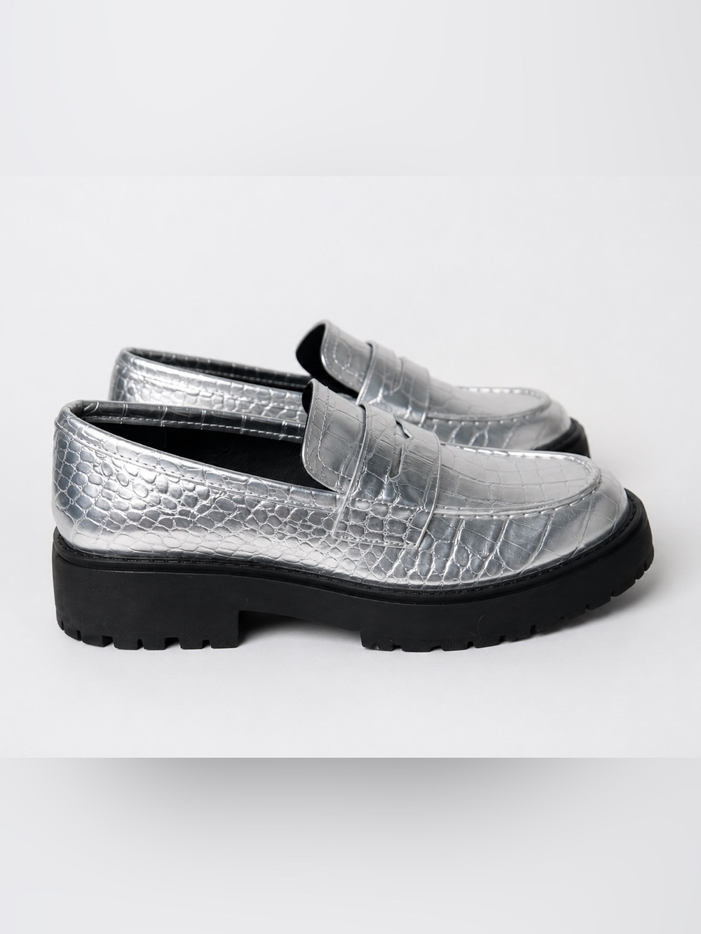 NWOT Maden Girl Metallic Silver Croc Embossed Platform Loafers size 6